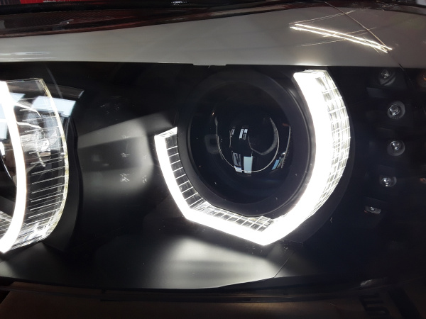 Upgrade Design 3D LED Angel Eyes Scheinwerfer für BMW 3er E90/E91 LCI (Facelift) 09-12 schwarz mit LED Blinker