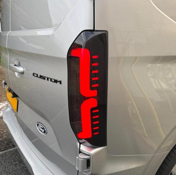 Voll LED Upgrade Design Rückleuchten passend für Ford Transit Custom / Custom (MK3) ab 2023 schwarz/rauch