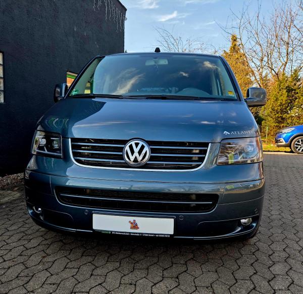 Ugrade Design Voll LED Tagfahrlicht Scheinwerfer passend für VW T5 03-09 schwarz mit Dynamik und Welcome-Funktion