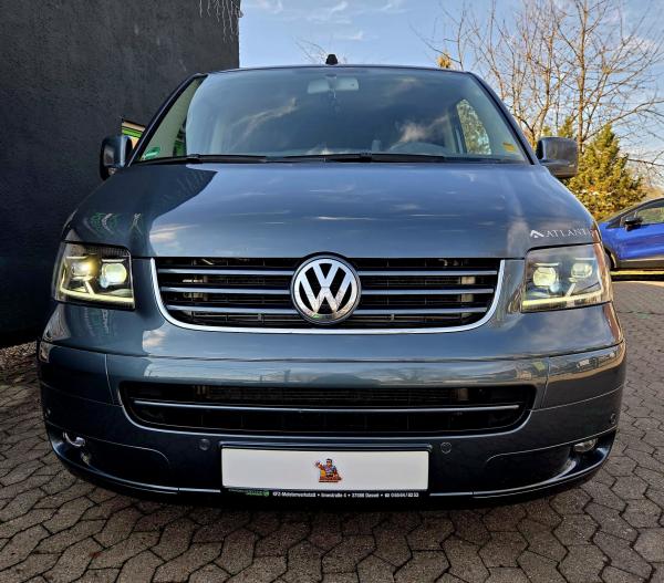 Ugrade Design Voll LED Tagfahrlicht Scheinwerfer passend für VW T5 03-09 schwarz mit Dynamik und Welcome-Funktion