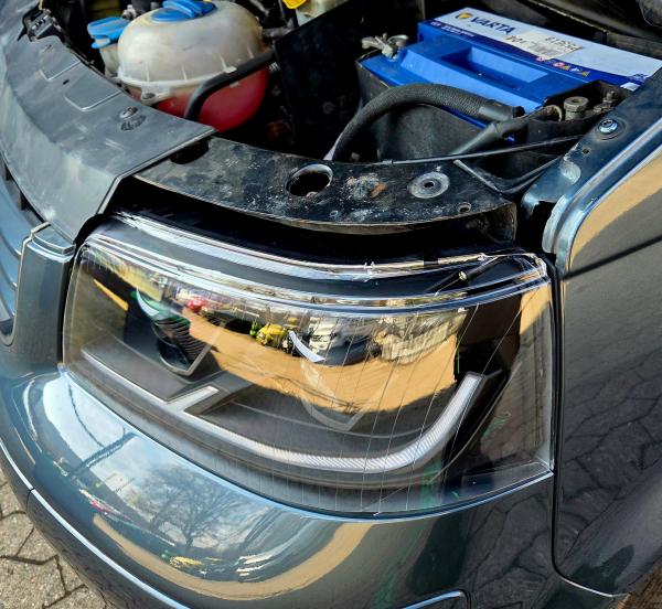 Ugrade Design Voll LED Tagfahrlicht Scheinwerfer passend für VW T5 03-09 schwarz mit Dynamik und Welcome-Funktion