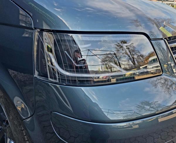 Ugrade Design Voll LED Tagfahrlicht Scheinwerfer passend für VW T5 03-09 schwarz mit Dynamik und Welcome-Funktion