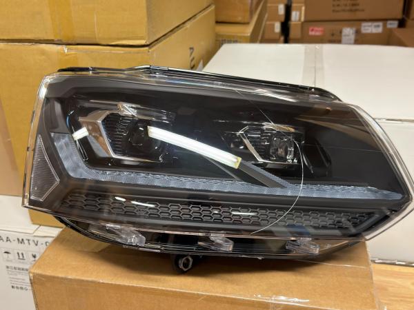B-Ware  Upgrade Design Voll LED "Specialized" Tagfahrlicht Scheinwerfer passend für VW T5 GP (Facelift) 09-15 schwarz ohne Dynamik und ohne Welcome-Funktion!