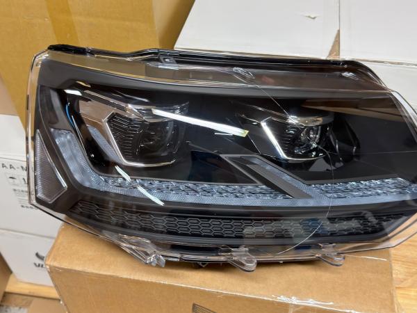 B-Ware  Upgrade Design Voll LED "Specialized" Tagfahrlicht Scheinwerfer passend für VW T5 GP (Facelift) 09-15 schwarz ohne Dynamik und ohne Welcome-Funktion!