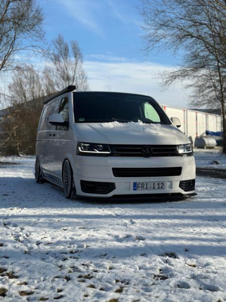 Ugrade Design Voll LED Tagfahrlicht Scheinwerfer passend für VW T5 GP (Facelift) 10-15 schwarz mit Welcome Funktion und LED Blinker