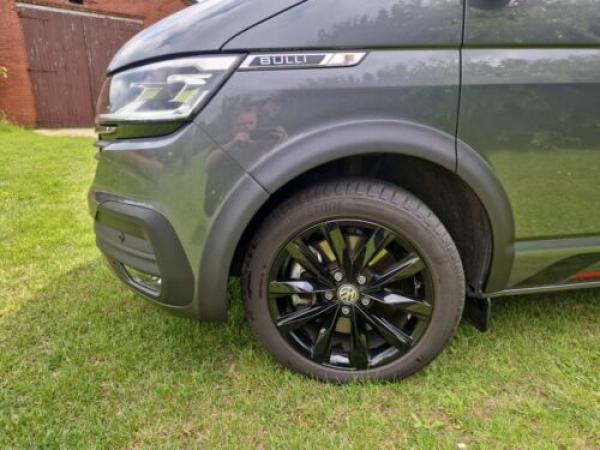 "Upgrade-Bus" Radlaufabdeckung / Radlaufverbreiterung Set für VW T6.1 Transporter / Caravelle / Multivan 19-23 schwarz / matt mit ABE