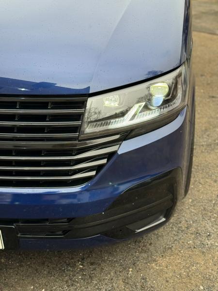 Voll LED Tagfahrlicht Scheinwerfer Set "Complete Black" passend für VW T6.1 schwarz ab 2019 mit dynamischem Blinker & Willkommensfunktion