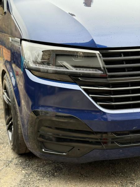 Voll LED "Specialized" Tagfahrlicht Scheinwerfer Set "Complete Black" passend für VW T6.1 ab 2019
