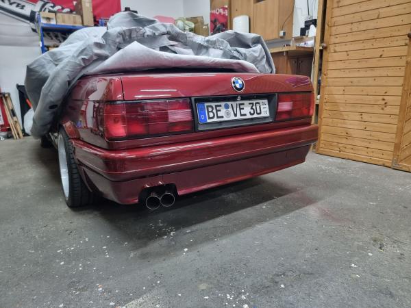 Top Angebot Upgrade Scheinwerfer schwarz mit Fadenkreuz + Exklusiv Classic-Sport Design Rückleuchten für BMW 3er E30 Facelift Limo, 2-Türer (Coupe), Cabrio, Touring 87-94 rot