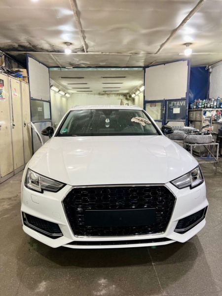 Upgrade Sportgrill / Kühlergrill für Audi A4 B9 (8W) 15-19 chrom/Hochglanz schwarz in Wabendesign