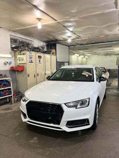 Upgrade Sportgrill / Kühlergrill für Audi A4 B9 (8W) 15-19 chrom/Hochglanz schwarz in Wabendesign