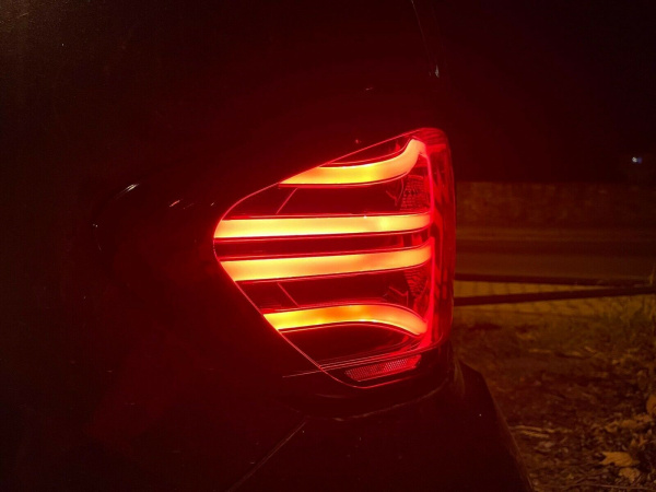 Voll LED Upgrade Design Rückleuchten für Mercedes Benz ML W164 09-11 (MOPF) rot/rauch