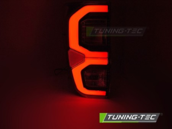 Upgrade Design LED Rückleuchten Set für Toyota Hilux 16-21 rot/klar mit Willkommensfunktion