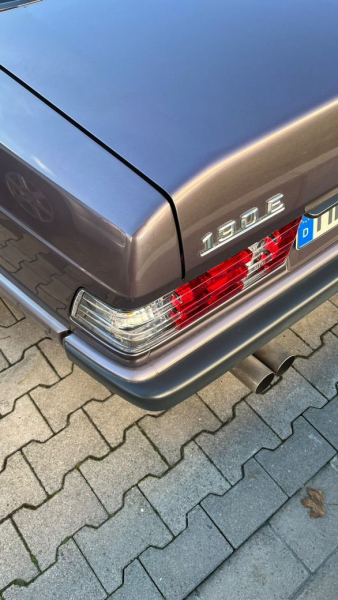 Upgrade Design Rückleuchten für Mercedes Benz 190 / W201 82-93 rot/weiß
