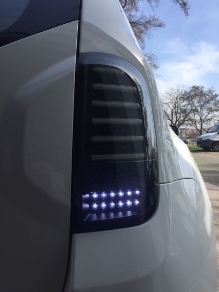 Voll LED Lightbar Design Rückleuchten für Dacia / Renault Duster 10-14 schwarz/rauch