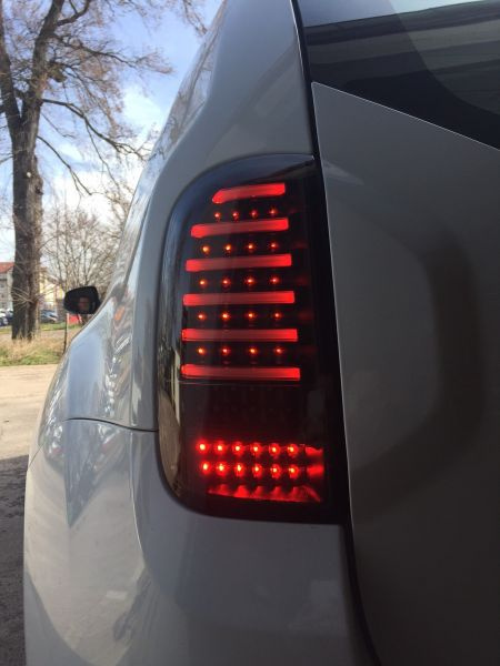 Voll LED Lightbar Design Rückleuchten für Dacia / Renault Duster 10-14 schwarz/rauch