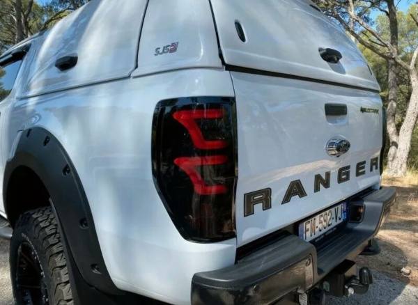 Upgrade Design LED Lightbar Rückleuchten für Ford Ranger T6 / T7 2012+ schwarz/rauch