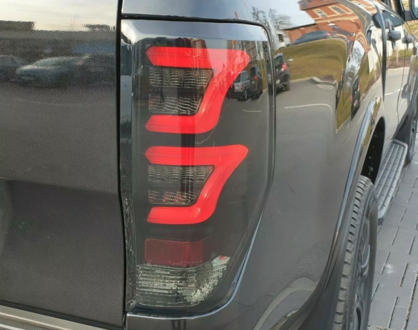 Upgrade Design LED Lightbar Rückleuchten für Ford Ranger T6 / T7 2012+ schwarz/rauch