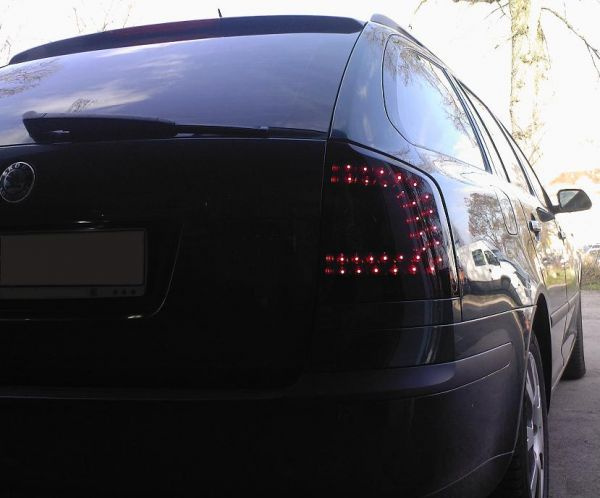 LED Upgrade Design Rückleuchten für Skoda Octavia 2 (1Z) Combi 04-11 schwarz/rauch dynamisch