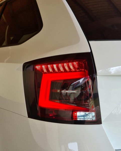 Voll LED Upgrade Design Rückleuchten für Skoda Octavia 3 (5E) Combi 13-17 rot/rauch (für werkss. LED) dynamisch