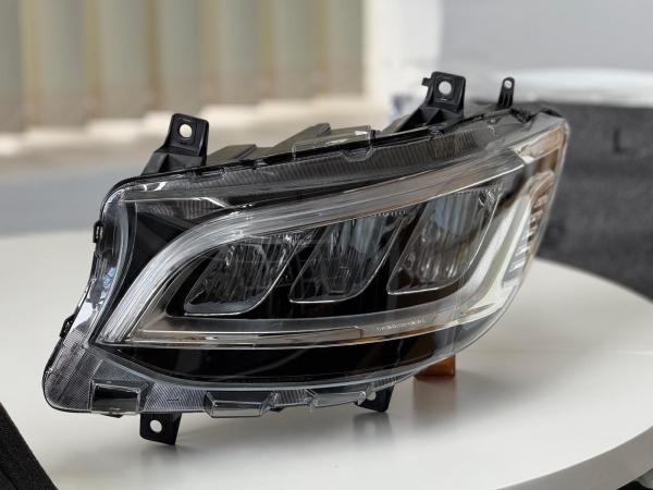 Voll LED Tagfahrlicht Scheinwerfer Set für Mercedes Benz Sprinter W907/W910 18+ schwarz/chrom