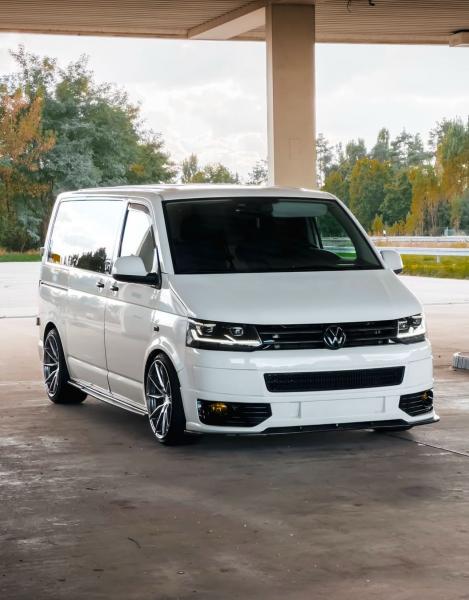 Ugrade Design Voll LED Tagfahrlicht Scheinwerfer für VW T5 GP (Facelift) 10-15 schwarz mit dynamischen LED Blinker und Welcome Funktion!