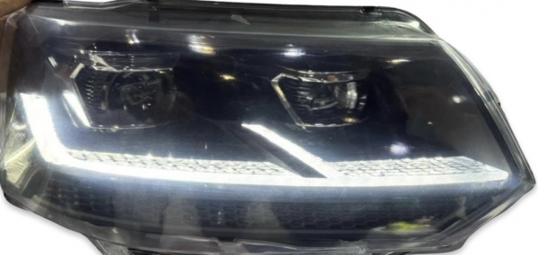Ugrade Design Voll LED Tagfahrlicht Scheinwerfer für VW T5 GP (Facelift) 10-15 schwarz mit dynamischen LED Blinker und Welcome Funktion!