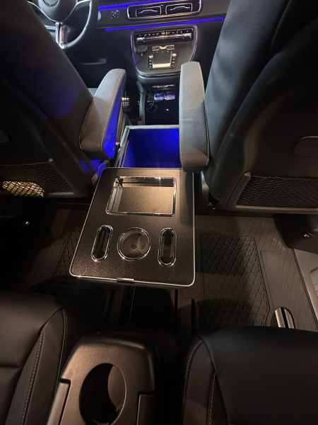 New Edition Staufach Mittelkonsole Ablage für alle Mercedes Benz V-Klasse W447 14-21 mit LED Beleuchtung, USB