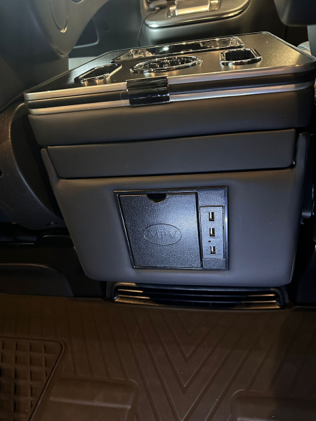 New Edition Staufach Mittelkonsole Ablage für alle Mercedes Benz V-Klasse W447 14-21 mit LED Beleuchtung, USB