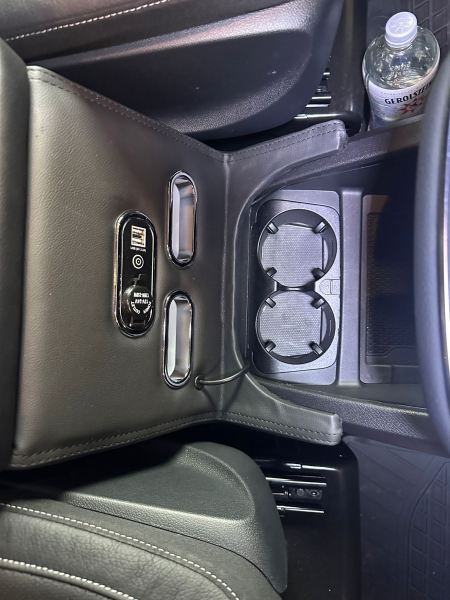 New Edition Staufach Mittelkonsole Ablage für alle Mercedes Benz V-Klasse W447 14-21 mit LED Beleuchtung, USB