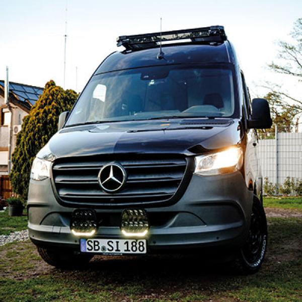Voll LED Tagfahrlicht Scheinwerfer Set für Mercedes Benz Sprinter W907/W910 18+ schwarz/chrom